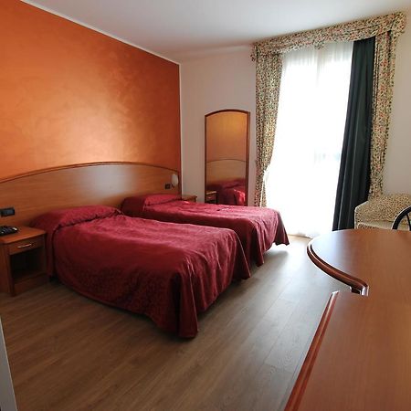 Hotel Europa Biella Extérieur photo