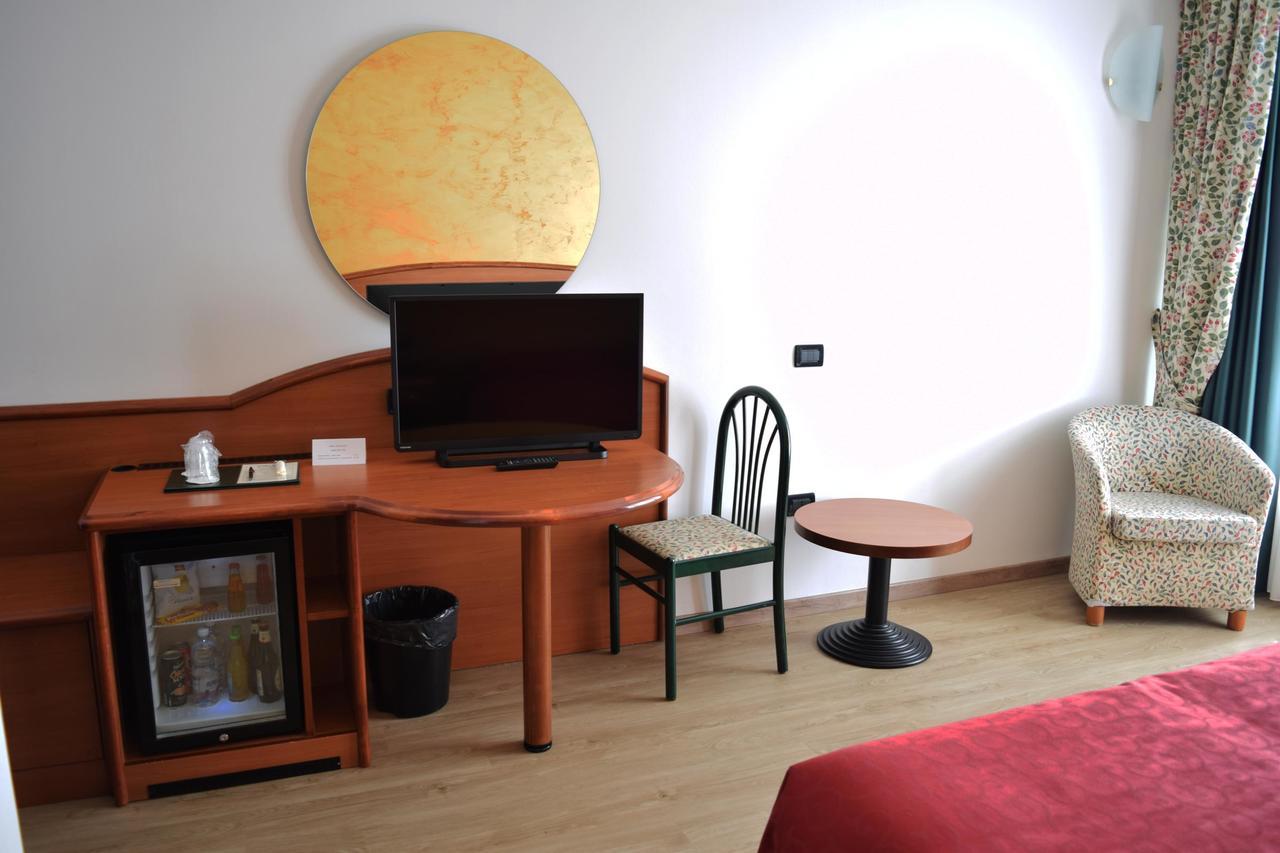 Hotel Europa Biella Extérieur photo