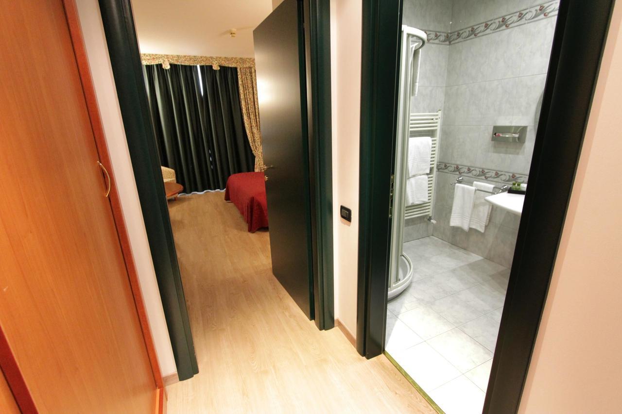 Hotel Europa Biella Extérieur photo