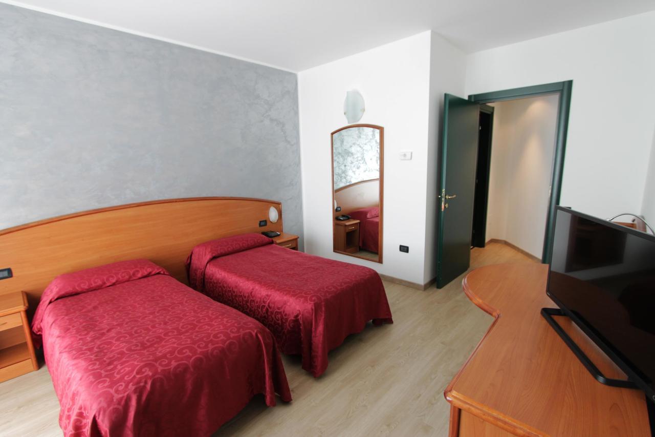 Hotel Europa Biella Extérieur photo
