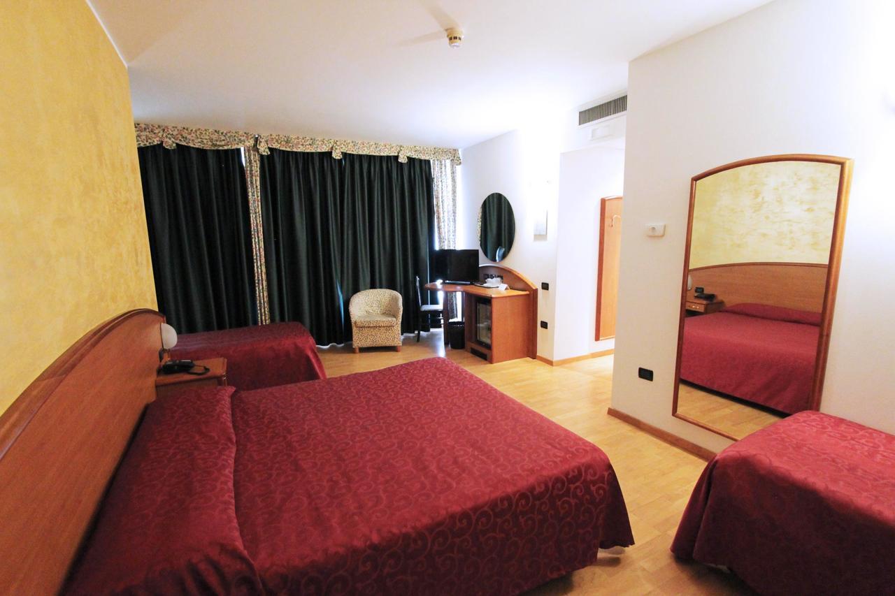 Hotel Europa Biella Extérieur photo