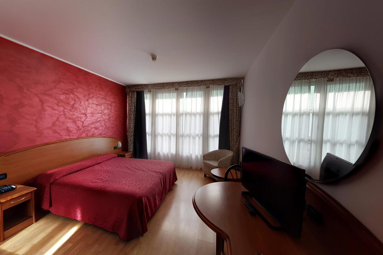 Hotel Europa Biella Extérieur photo