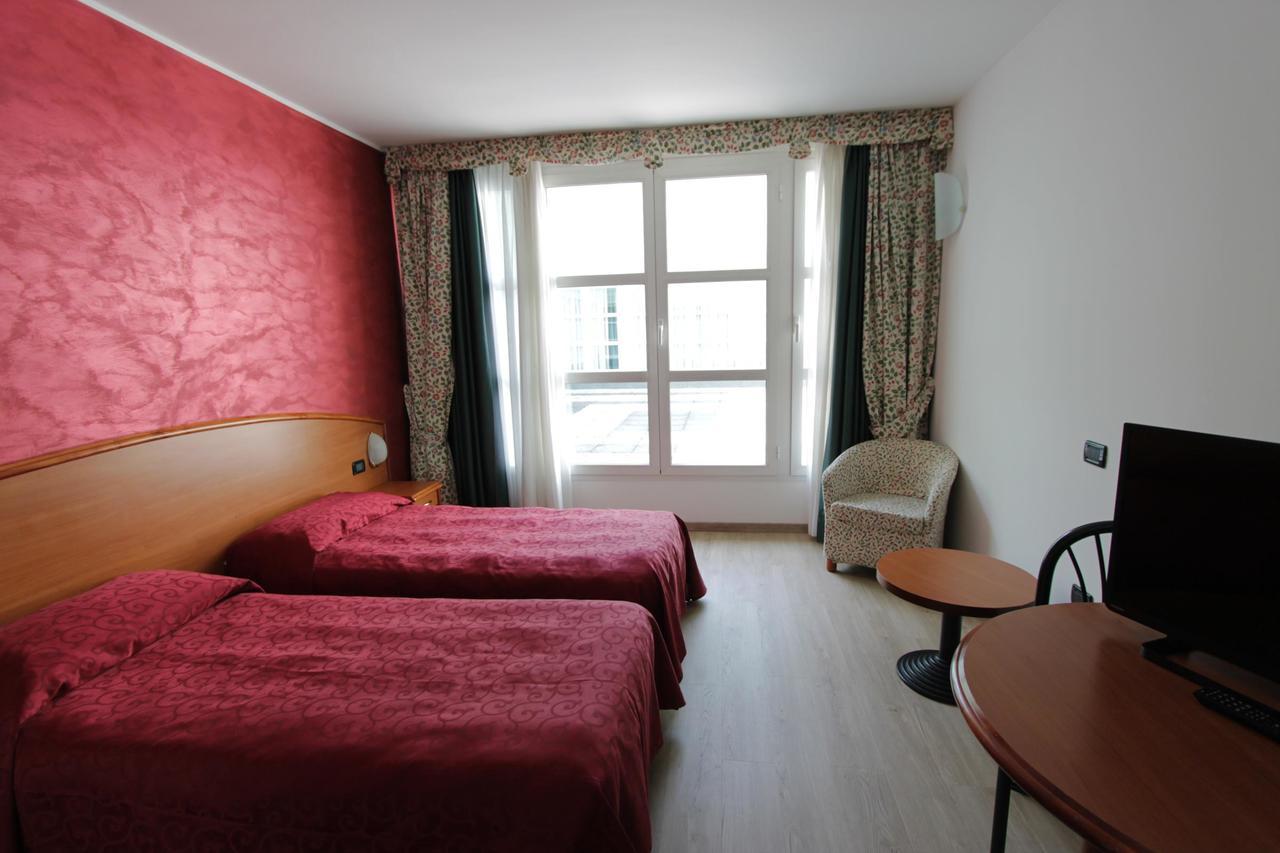 Hotel Europa Biella Extérieur photo