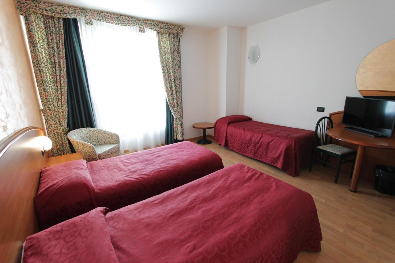 Hotel Europa Biella Extérieur photo