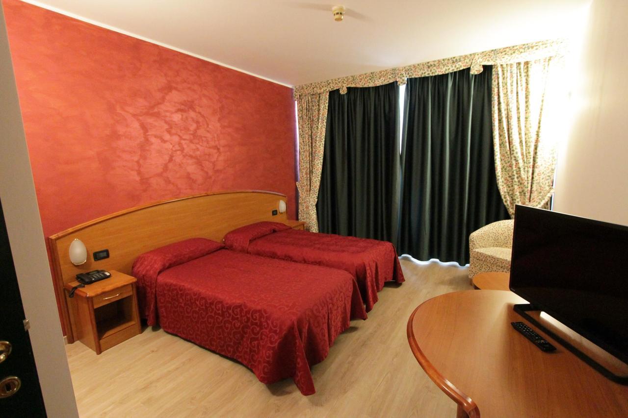 Hotel Europa Biella Extérieur photo