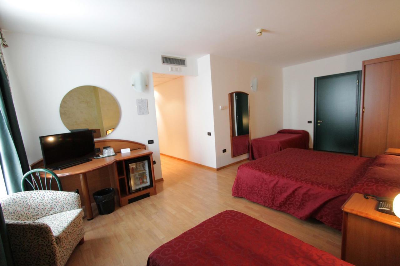 Hotel Europa Biella Extérieur photo