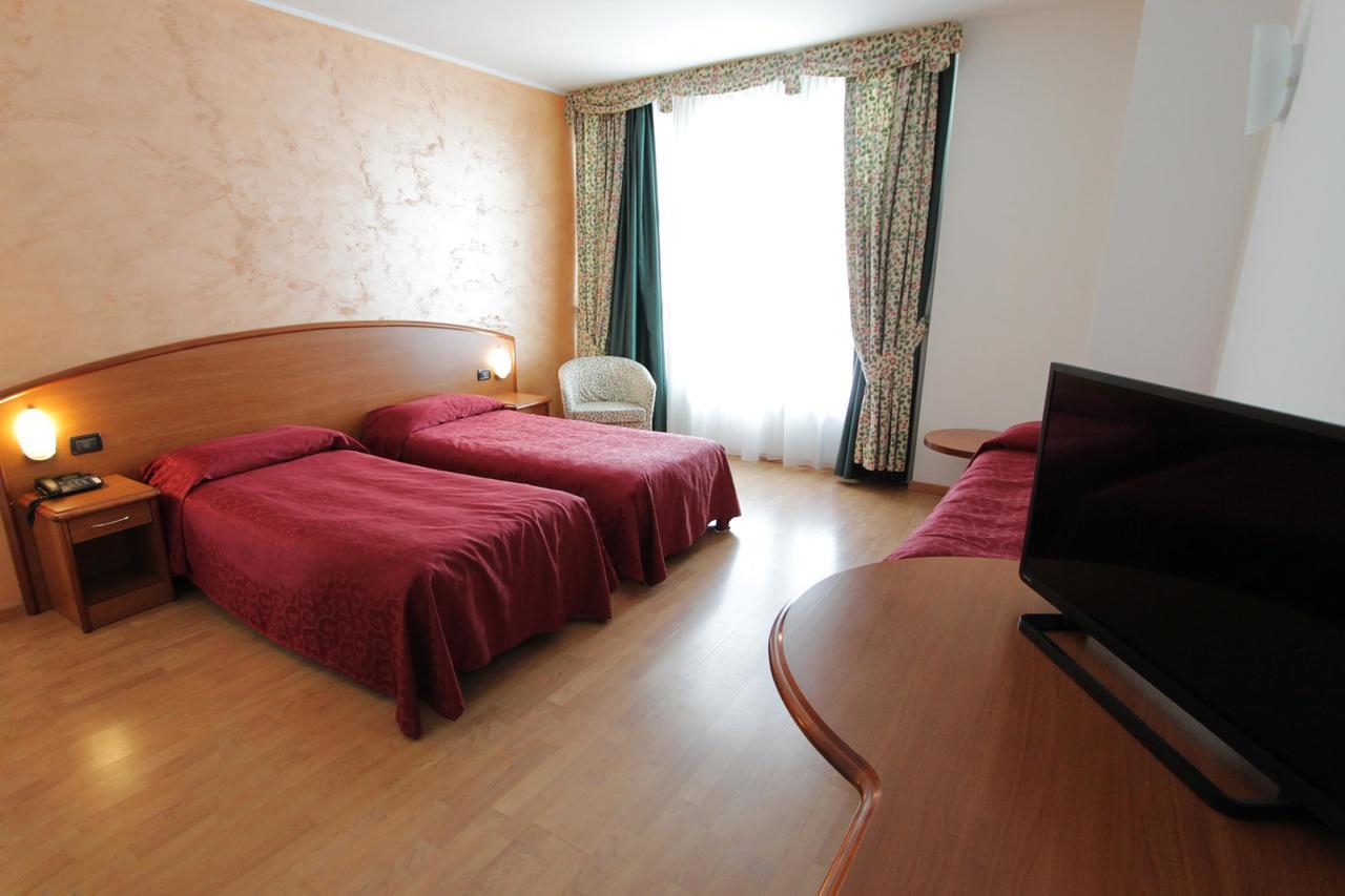 Hotel Europa Biella Extérieur photo