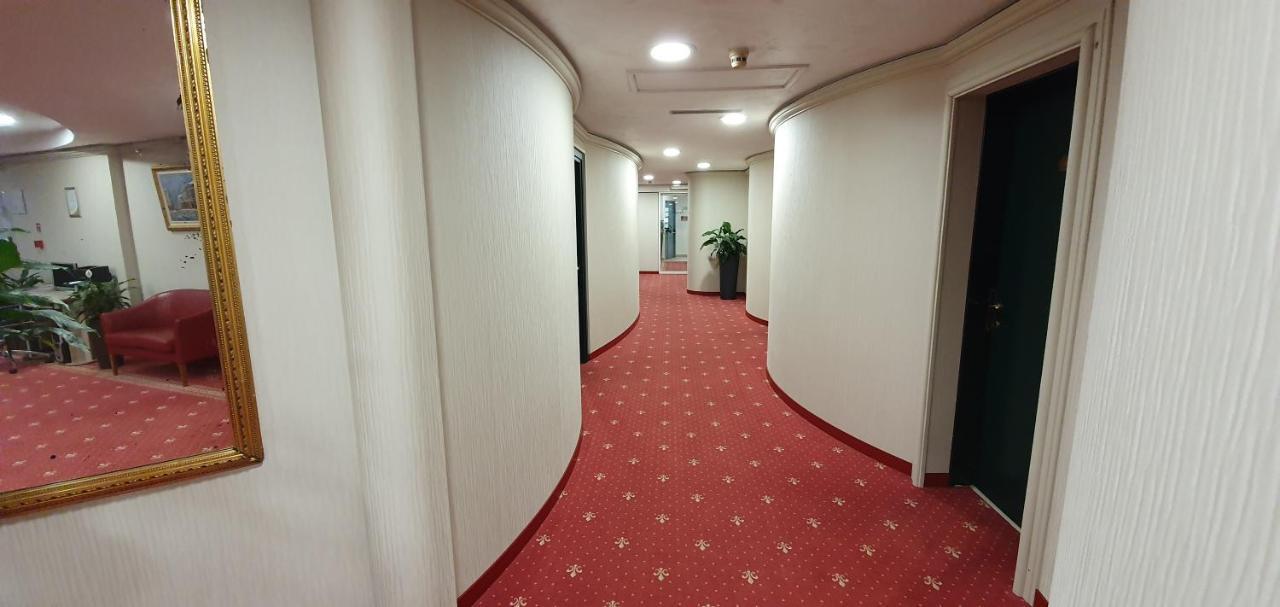 Hotel Europa Biella Extérieur photo